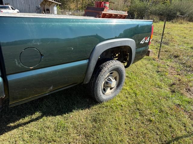 Image of Chevrolet 2500HD equipment image 4