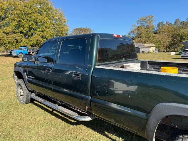 Image of Chevrolet 2500HD equipment image 3