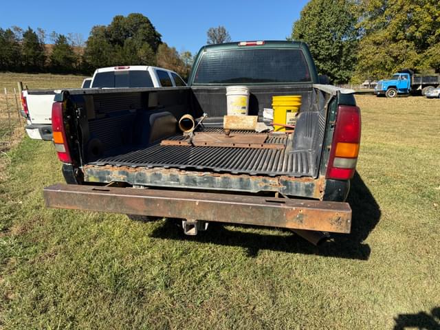 Image of Chevrolet 2500HD equipment image 2