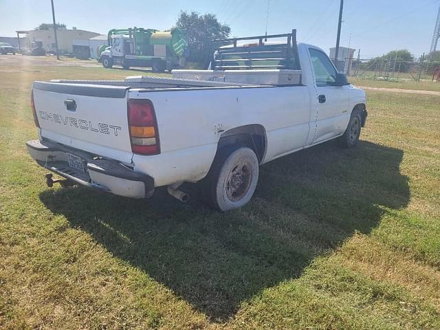 Image of Chevrolet Silverado equipment image 3