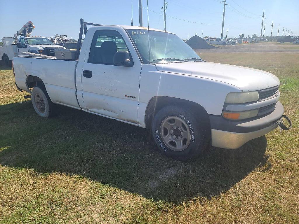 Image of Chevrolet Silverado Primary image