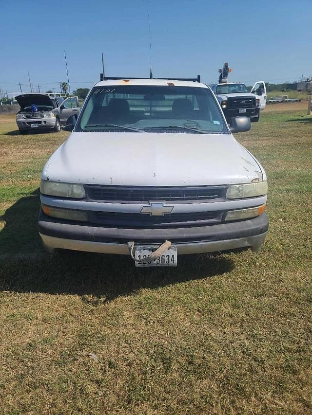 Image of Chevrolet Silverado equipment image 2