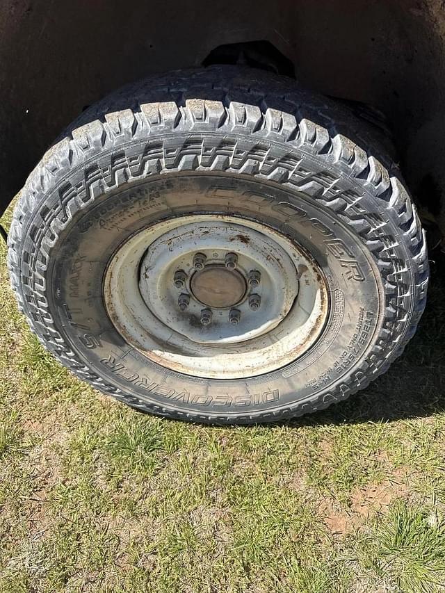 Image of Chevrolet 2500HD equipment image 1