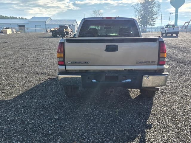 Image of Chevrolet 1500 equipment image 3