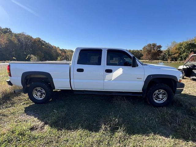 Image of Chevrolet 2500 equipment image 2