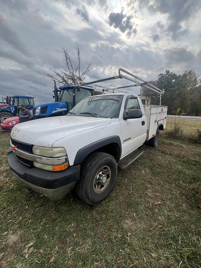 Image of Chevrolet 2500HD equipment image 3