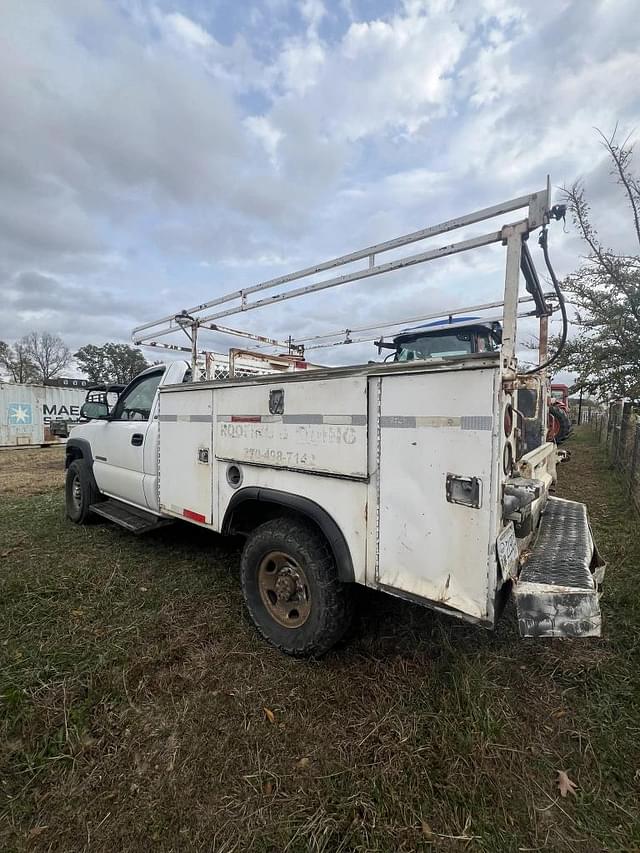 Image of Chevrolet 2500HD equipment image 4