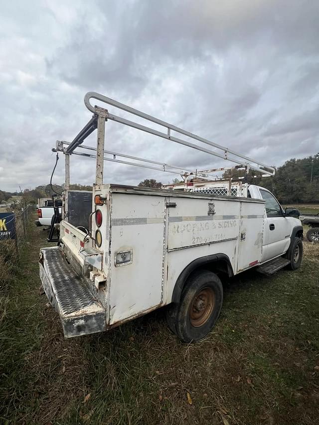 Image of Chevrolet 2500HD equipment image 2