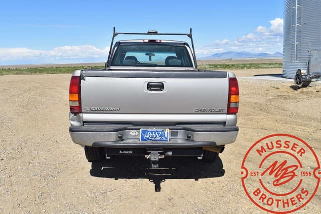 Image of Chevrolet 2500HD equipment image 4
