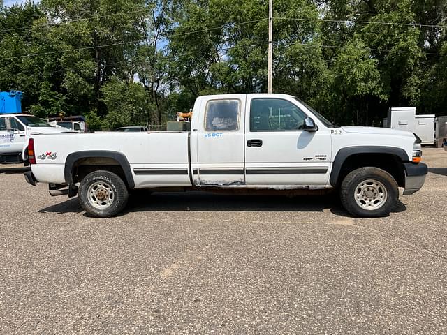 Image of Chevrolet 2500HD equipment image 3