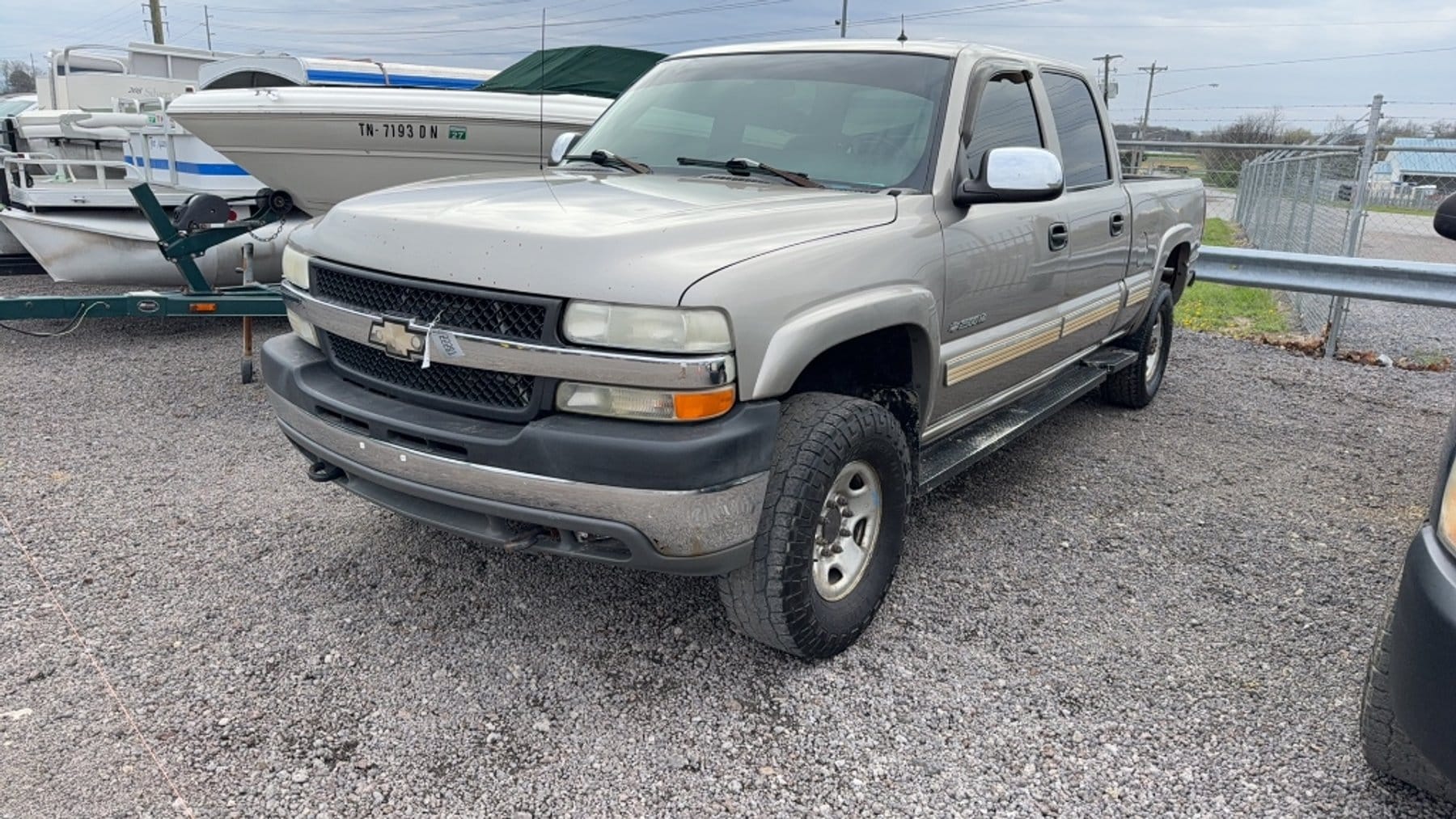 2002 Chevrolet 2500HD Equipment Image0