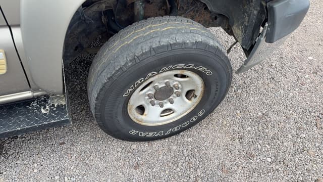 Image of Chevrolet 2500HD equipment image 3