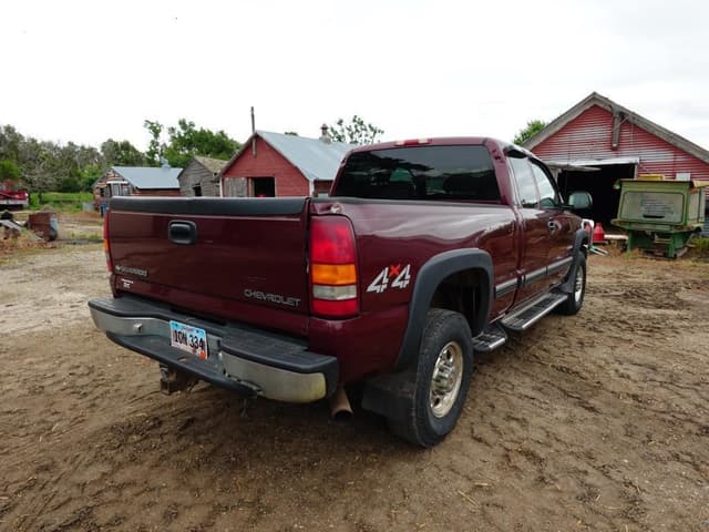 Image of Chevrolet 2500 equipment image 2