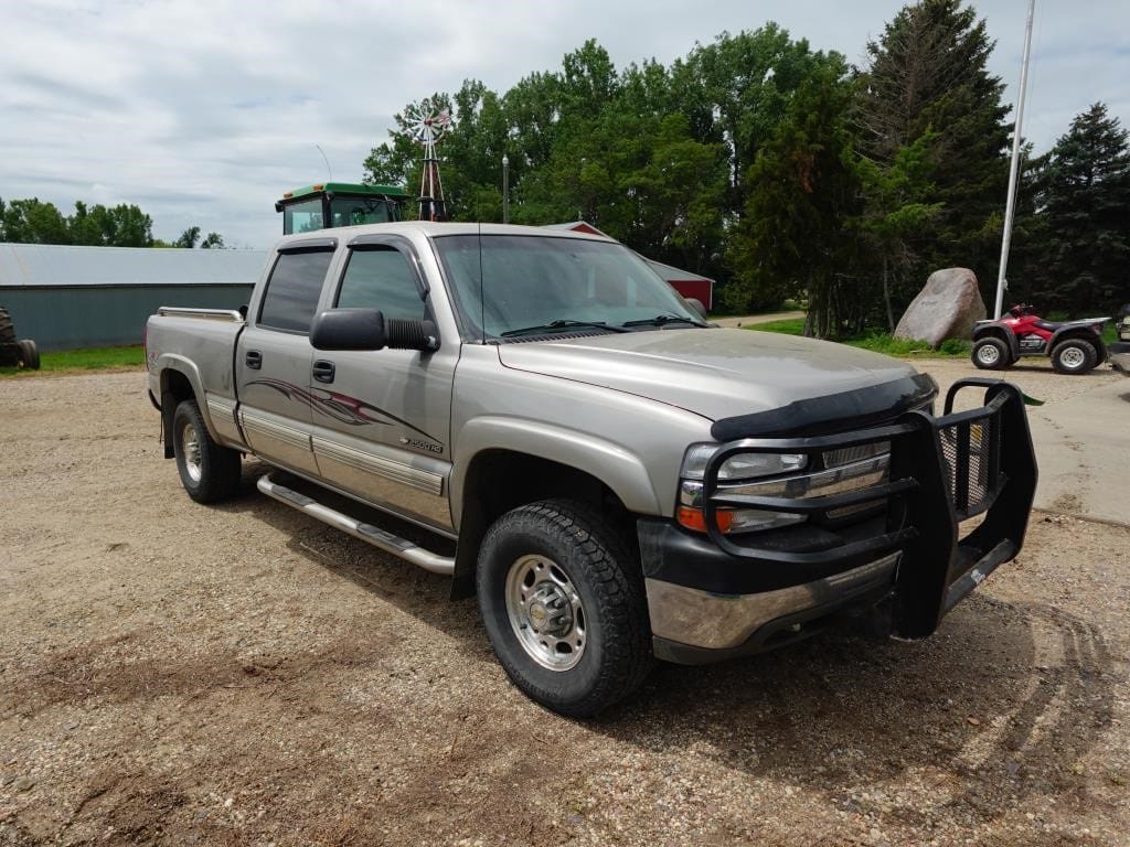 2002 Chevrolet 2500 Equipment Image0