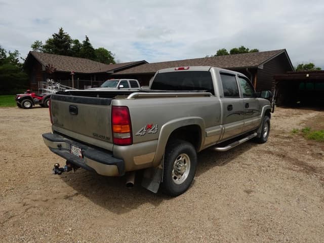 Image of Chevrolet 2500 equipment image 2