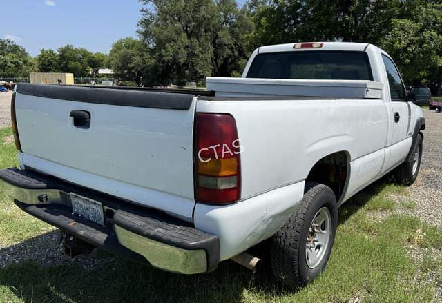 Image of Chevrolet 2500 equipment image 2