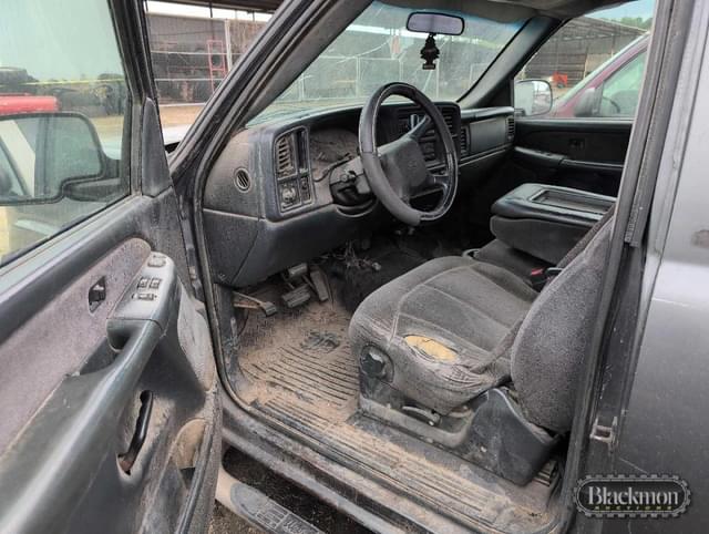 Image of Chevrolet 2500HD equipment image 2