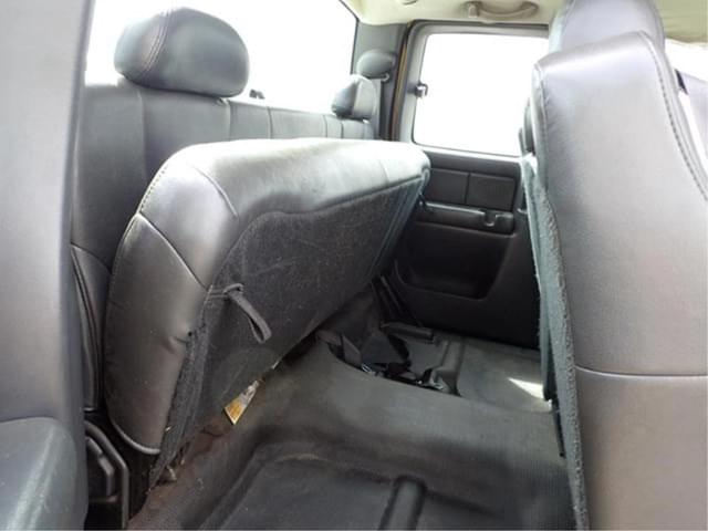 Image of Chevrolet 2500HD equipment image 4