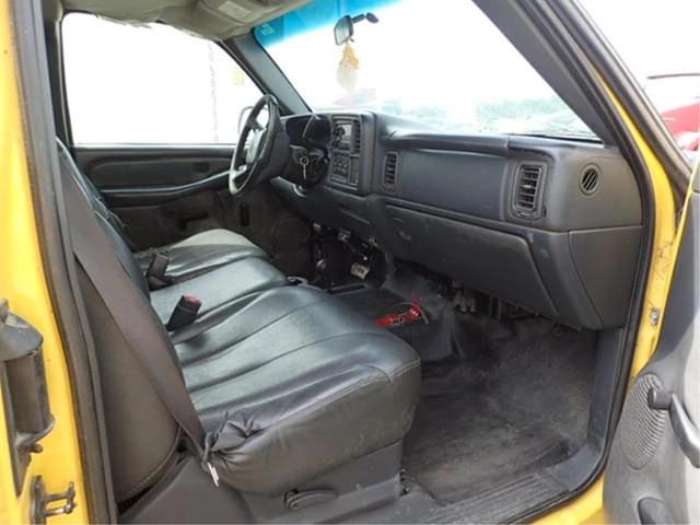 Image of Chevrolet 2500HD equipment image 3