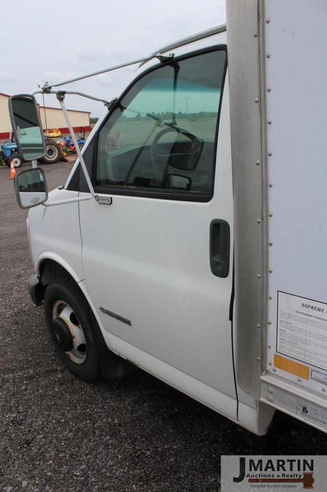 Image of Chevrolet 3500 equipment image 4
