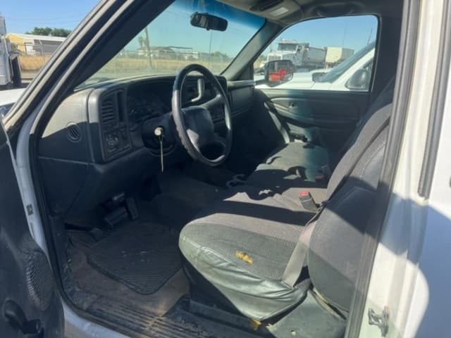 Image of Chevrolet 3500 equipment image 3