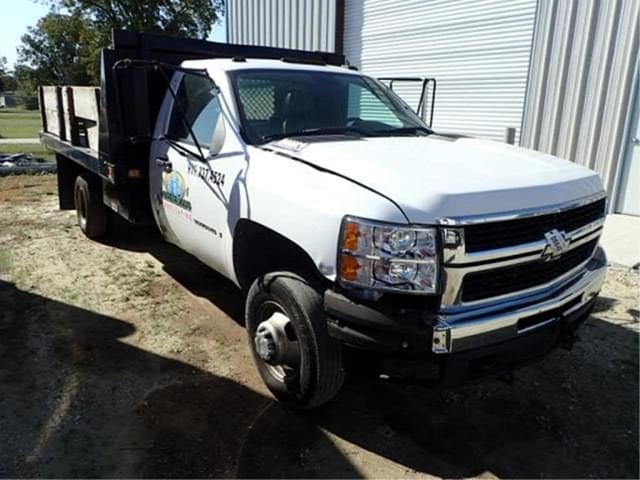 Image of Chevrolet 3500HD equipment image 3