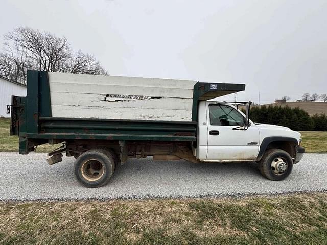 Image of Chevrolet 3500 equipment image 1