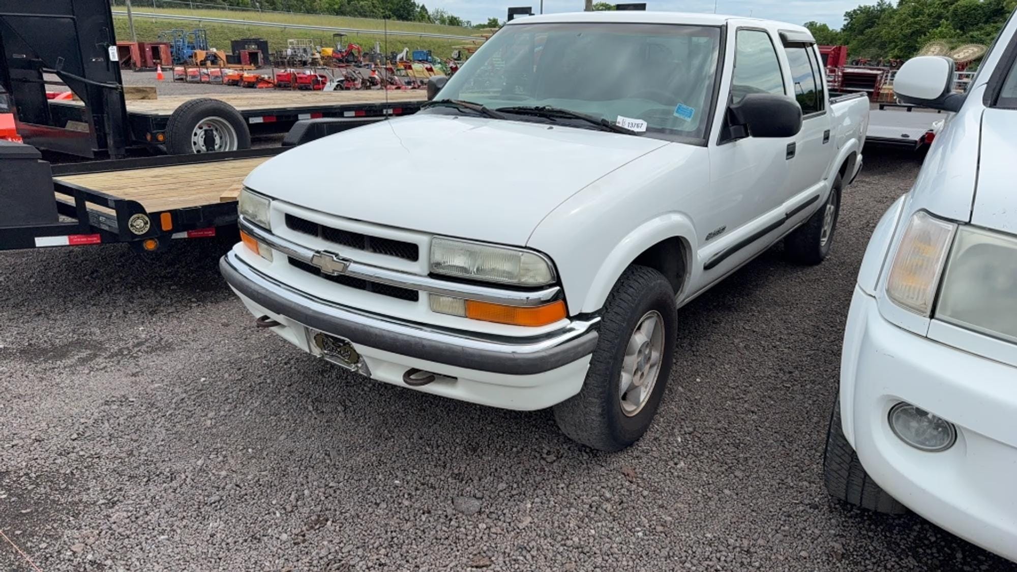 2002 Chevrolet S10 Equipment Image0