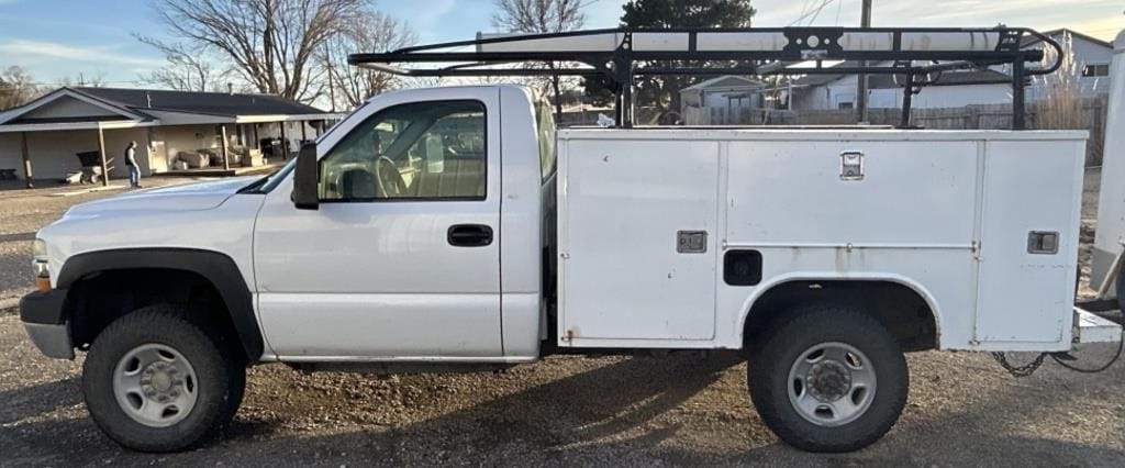 2002 Chevrolet 2500HD Equipment Image0