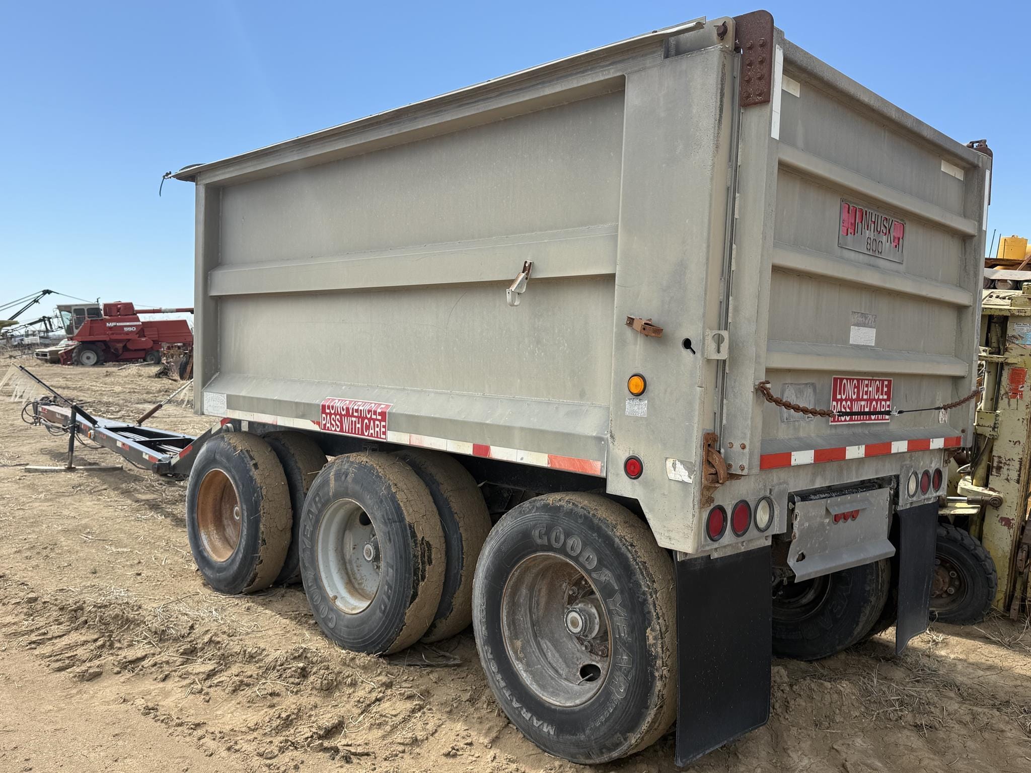 2002 Cornhusker 800 Equipment Image0