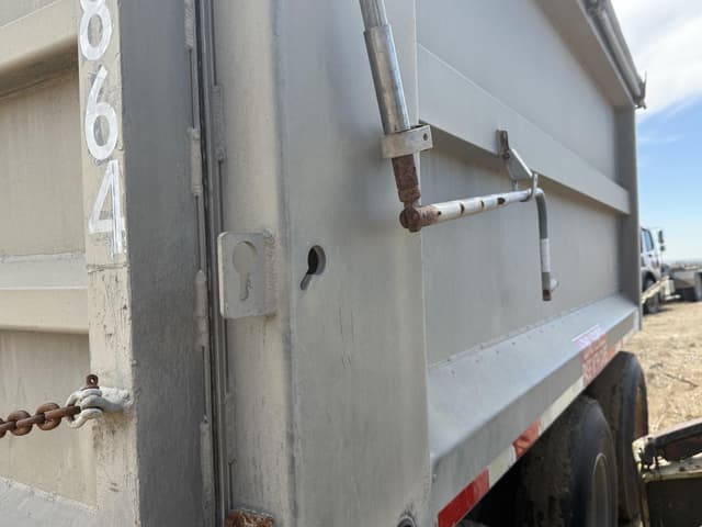 Image of Cornhusker 800 equipment image 2