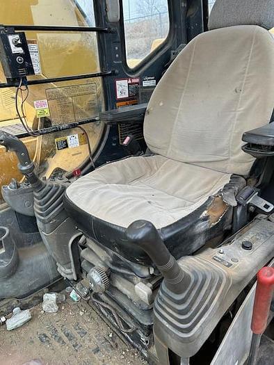 Image of John Deere 330LC equipment image 4