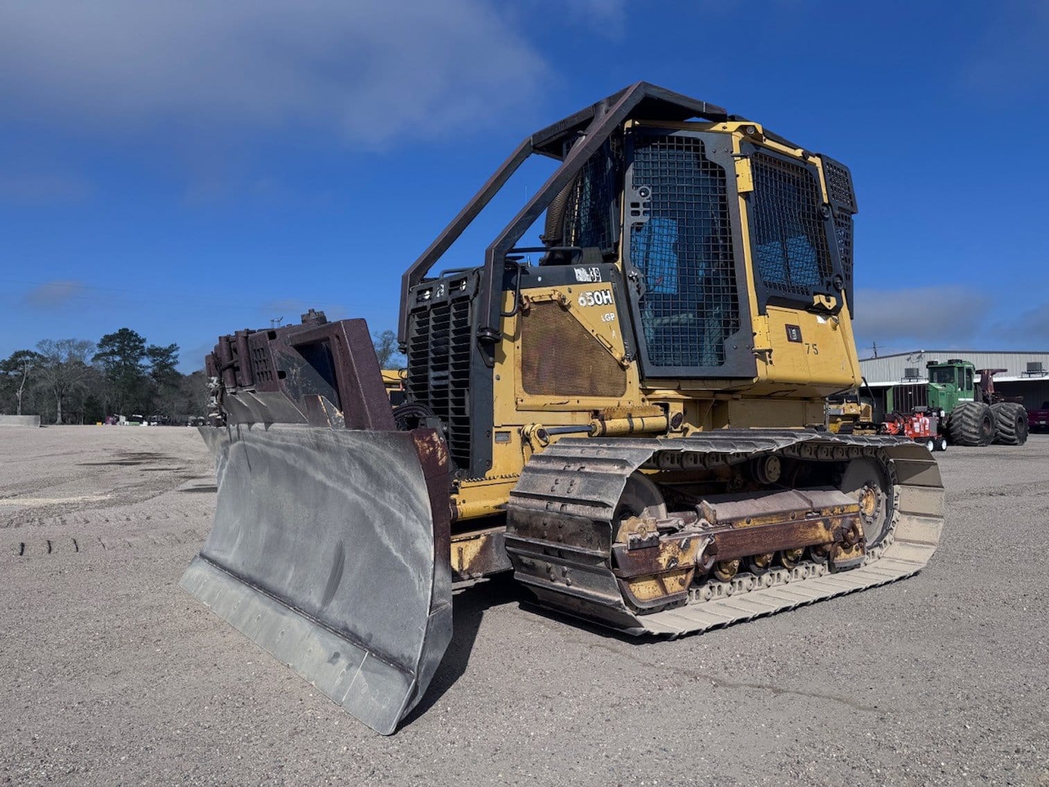 2002 John Deere 650H LGP Equipment Image0