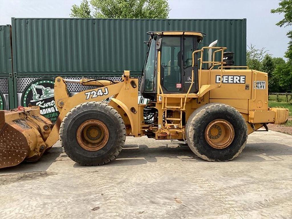 Image of John Deere 724J Primary image