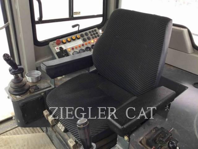 Image of John Deere 755C equipment image 2