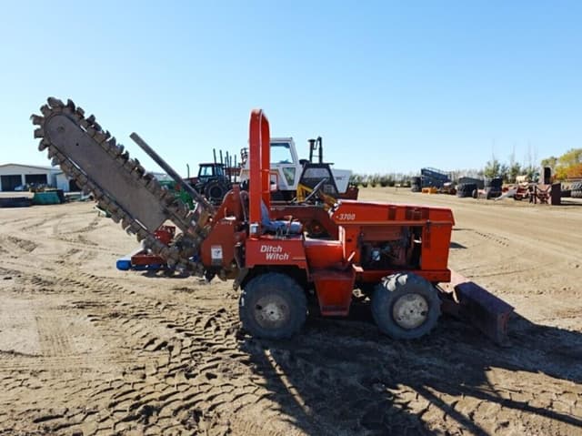 Image of Ditch Witch 3700DD equipment image 2