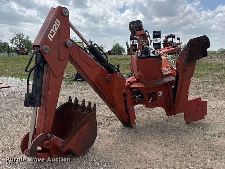 2002 Ditch Witch A920 Equipment Image0