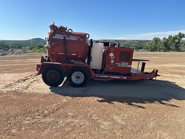 Image of Ditch Witch FX30 equipment image 3