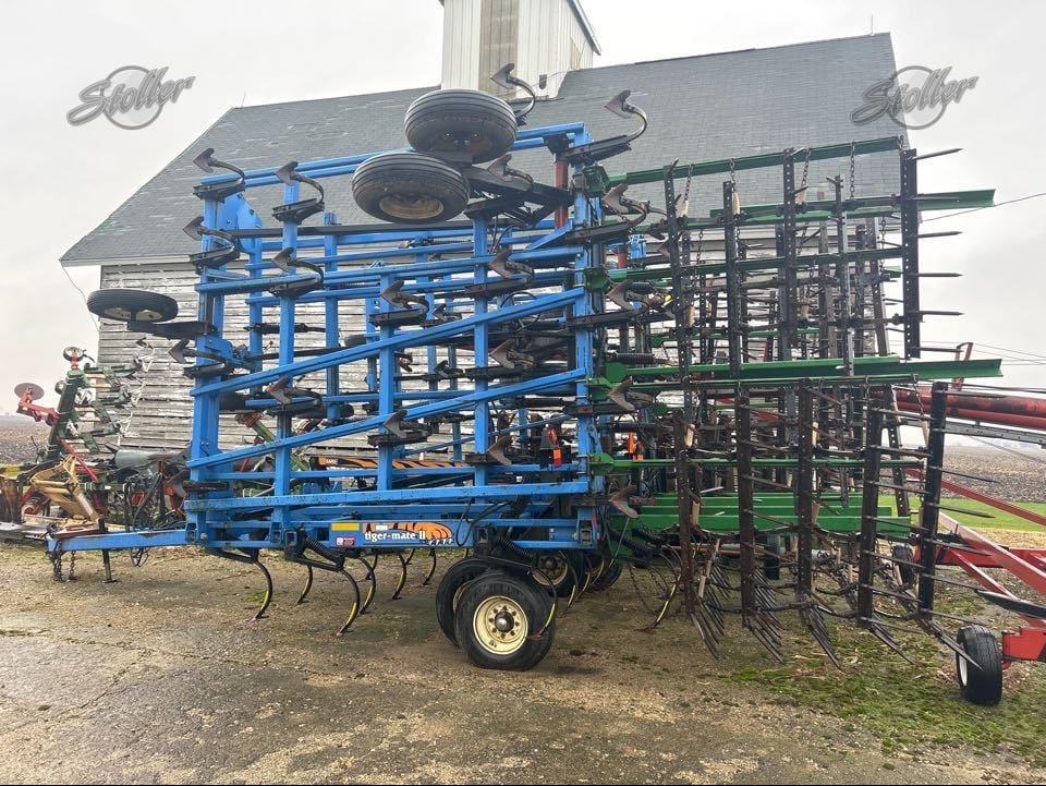 2002 DMI Tigermate II Equipment Image0