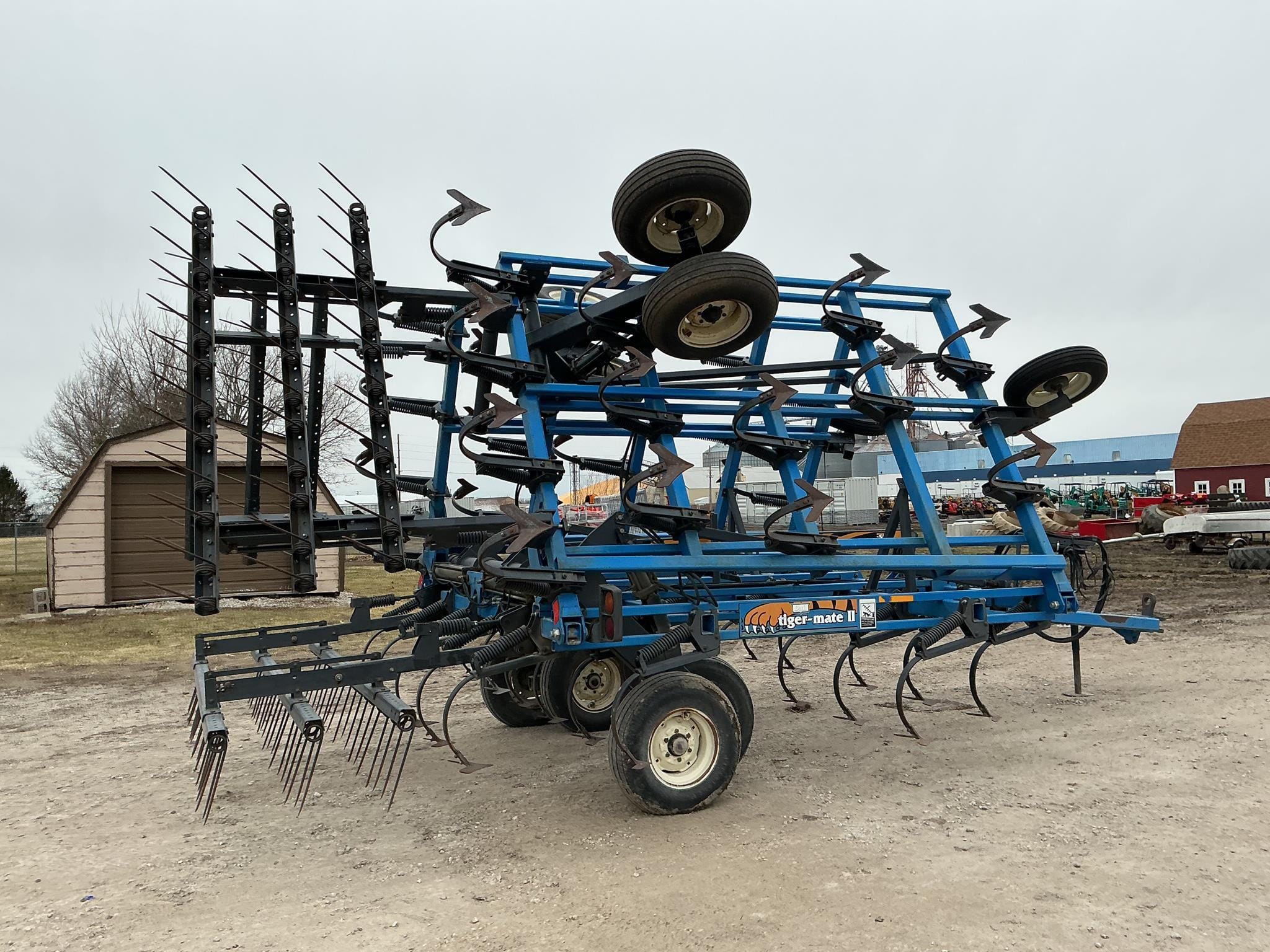 2002 DMI Tigermate II Equipment Image0