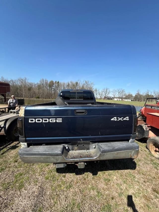 Image of Dodge Ram 2500 equipment image 2