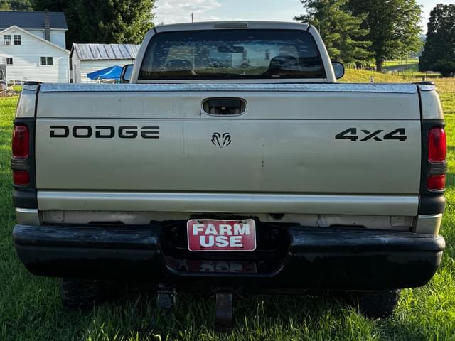 Image of Dodge Ram 2500 equipment image 3