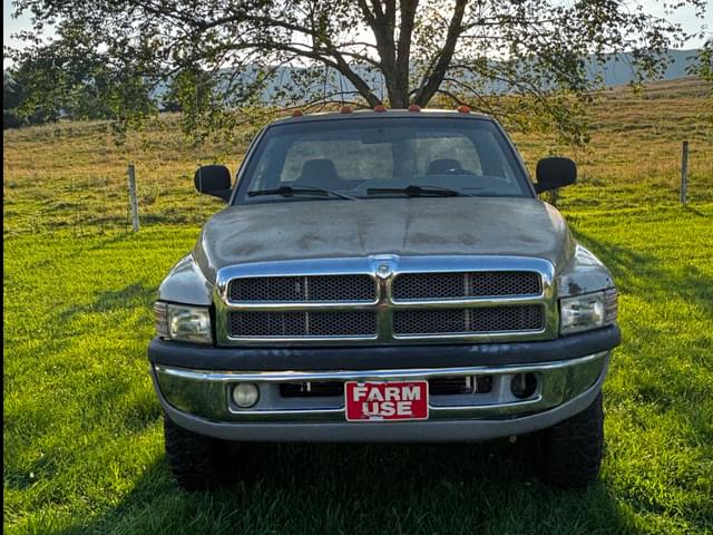 Image of Dodge Ram 2500 equipment image 2