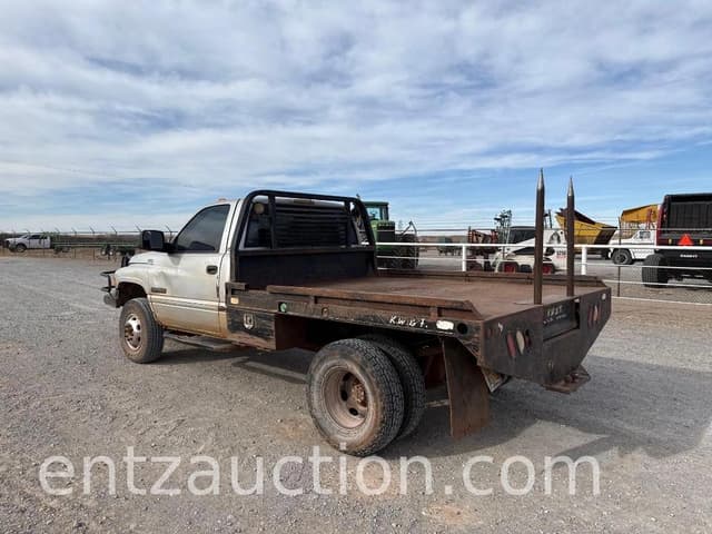 Image of Dodge Ram 3500 equipment image 2