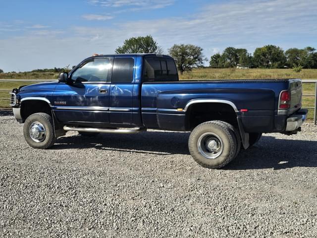 Image of Dodge Ram 3500HD equipment image 3