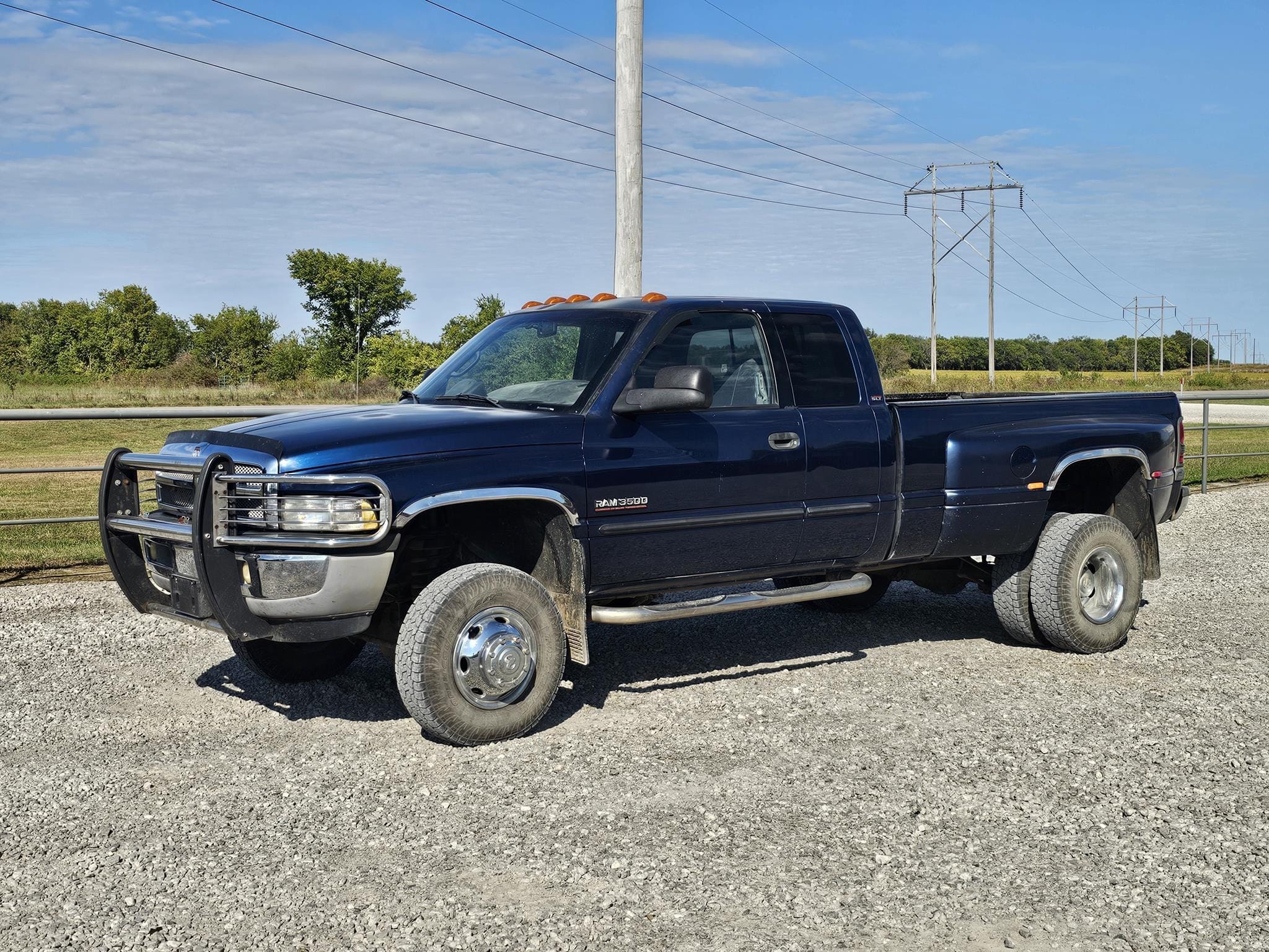 2002 Dodge Ram 3500HD Equipment Image0