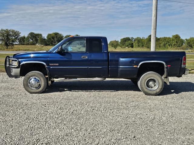 Image of Dodge Ram 3500HD equipment image 2