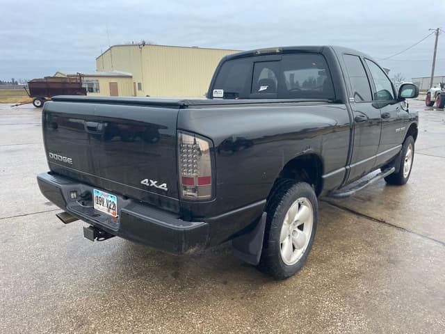 Image of Dodge Ram 1500 equipment image 3