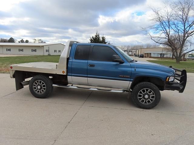 Image of Dodge Ram 2500 equipment image 4