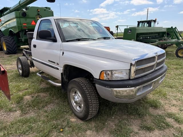 Image of Dodge Ram 2500 equipment image 2